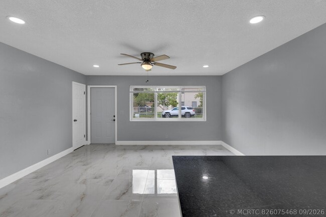 Building Photo - 800-802-802 SW 6th Ct
