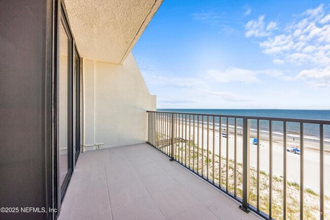 Building Photo - 2100 Ocean Dr S