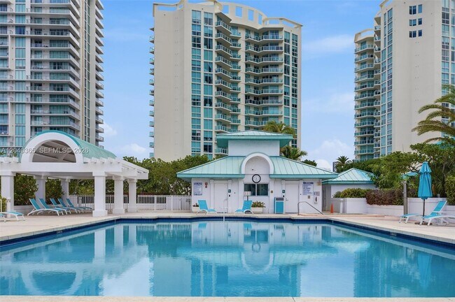 Building Photo - 16500 Collins Ave