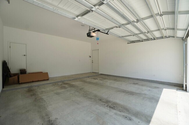 Building Photo - 1610 Iberville Dr