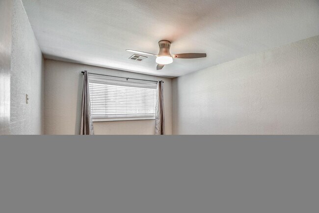 Building Photo - 21 E McKinley St