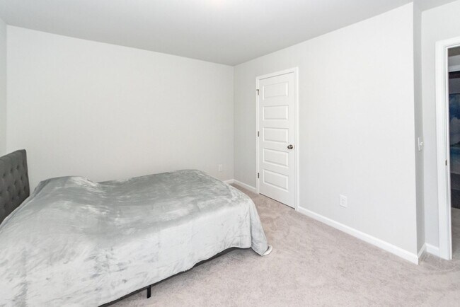 Building Photo - 239 Pine Crest View Dr