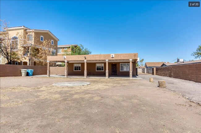 Primary Photo - 2430 W Glenrosa Ave