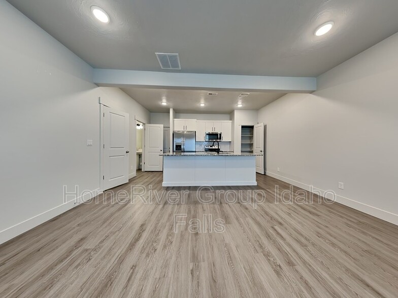 Building Photo - 651 S 2400 W