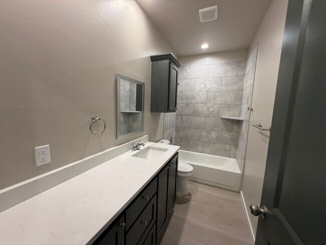 Building Photo - New Construction with Stylish Design & Fenced Backyard in Lawton