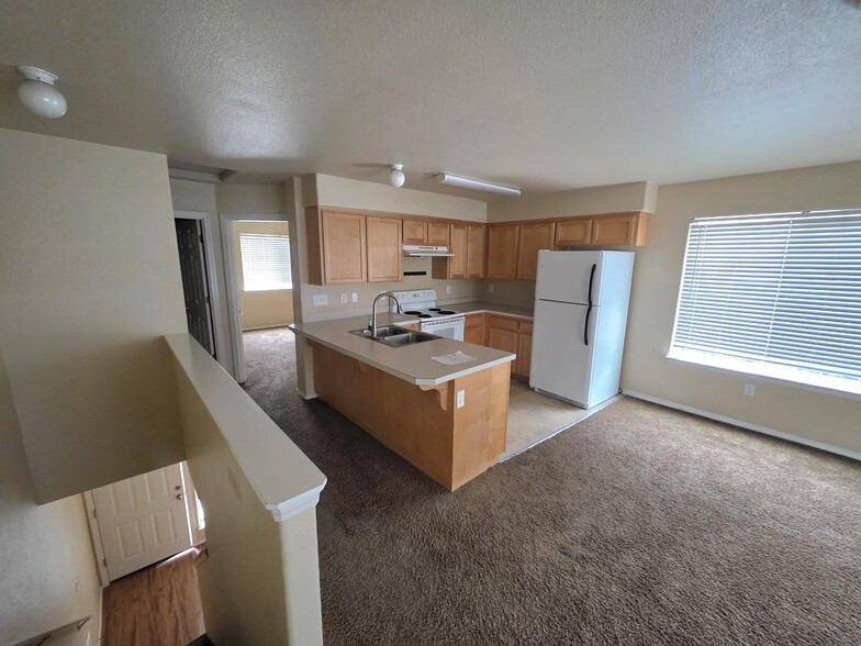 Building Photo - 1406 Falcon Loop