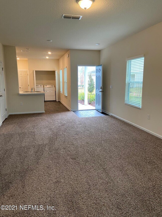 Building Photo - 211 Scotch Pebble Dr