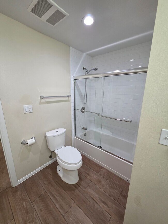 Building Photo - Beautiful 3-Bedroom, 3-Bath Home with Modern Comforts