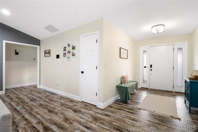 Building Photo - 2617 Lauren Lake Dr
