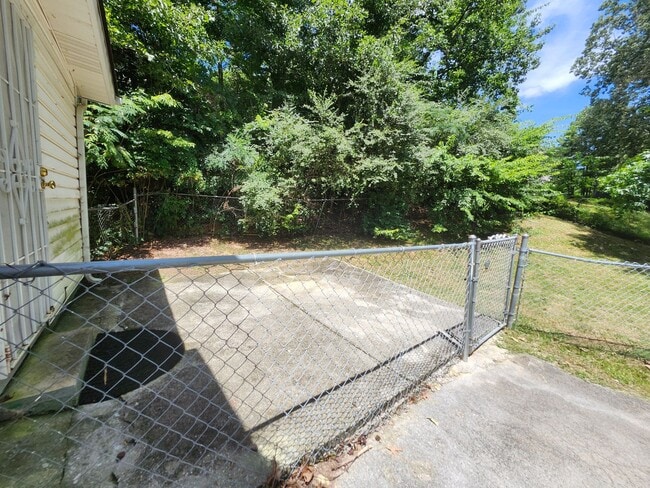 Building Photo - 2081 Mae Dell Rd