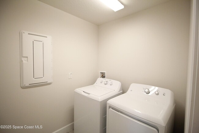 Building Photo - 2541 Pinwherry St