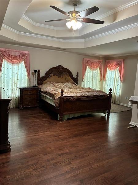 Building Photo - 1880 Manor View