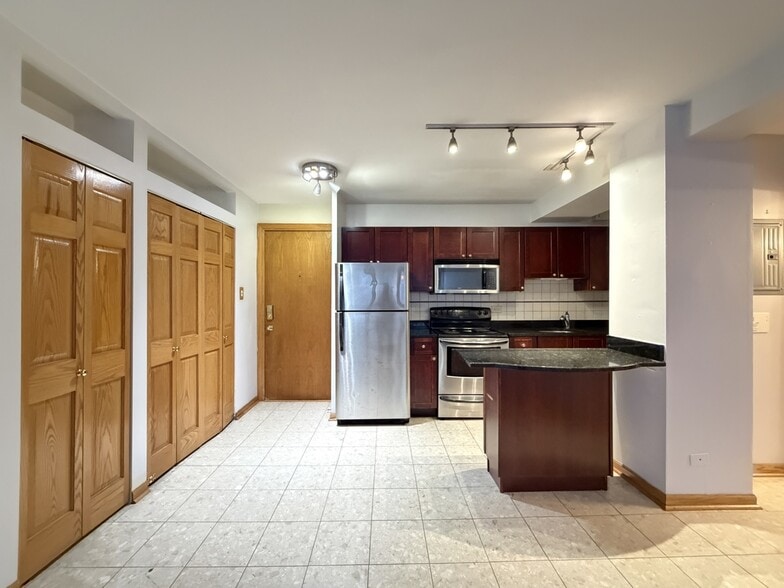 Building Photo - 4180 N Marine Dr