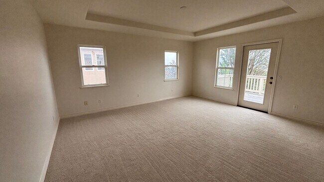Building Photo - Large lovely home with amazing views!