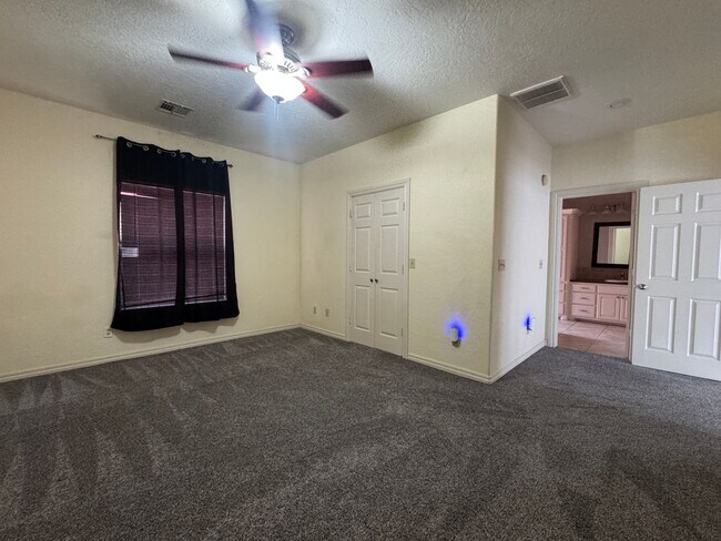 Building Photo - 4413 NW Wolfcreek Blvd