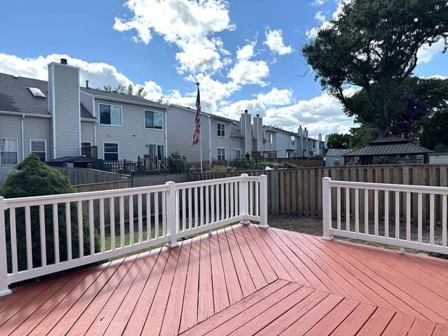 Building Photo - 1604 Estate Cir