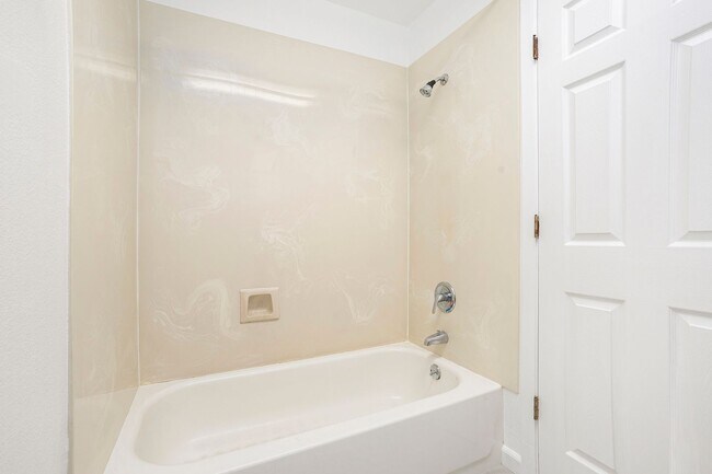 Building Photo - 1712 Stanton St - 2 bedroom | 1 bath | Low...
