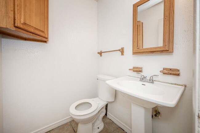 Building Photo - 5612 Rose Dr
