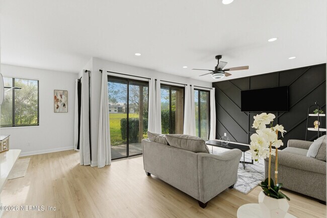 Building Photo - 7602 Las Palmas Way