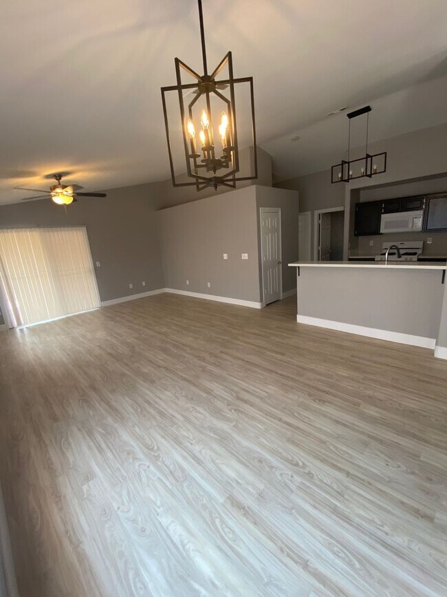 Building Photo - 127 Newburg Ave