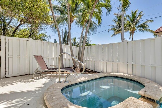 Building Photo - 4601 Bougainvilla Dr