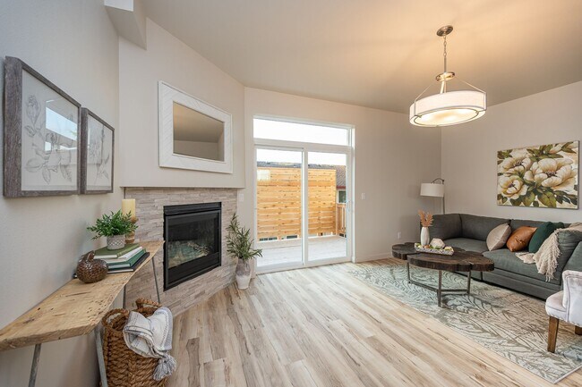 Building Photo - Move in Special! Carefree living in vibrant downtown Puyallup!