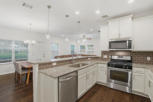 Building Photo - 2304 S Lakeline Blvd