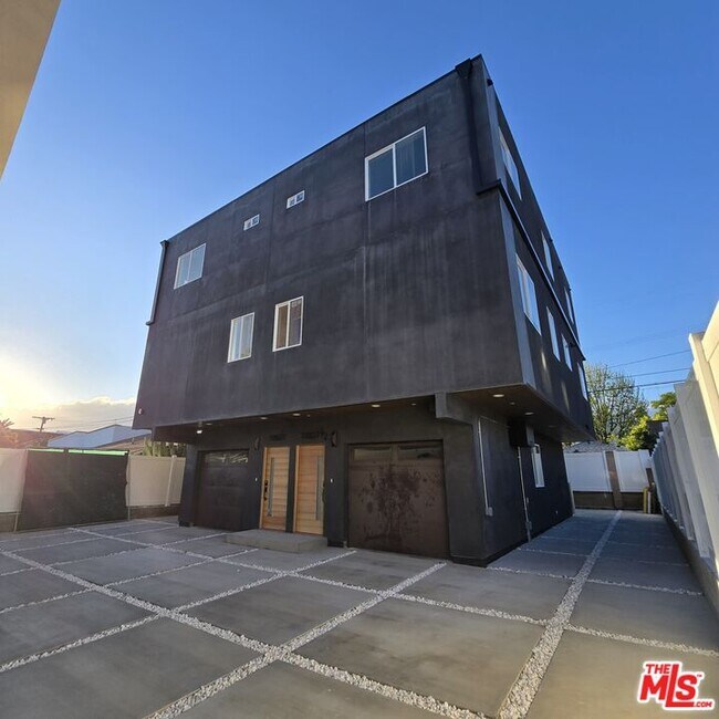 Building Photo - 10827 Peach Grove St