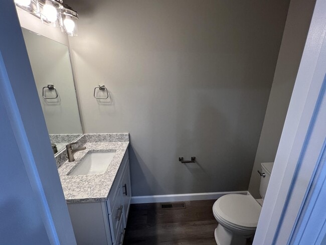 Building Photo - 7 Lakewood Rd