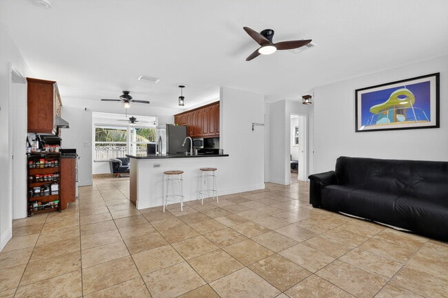 Building Photo - 4540 SW 28th Terrace