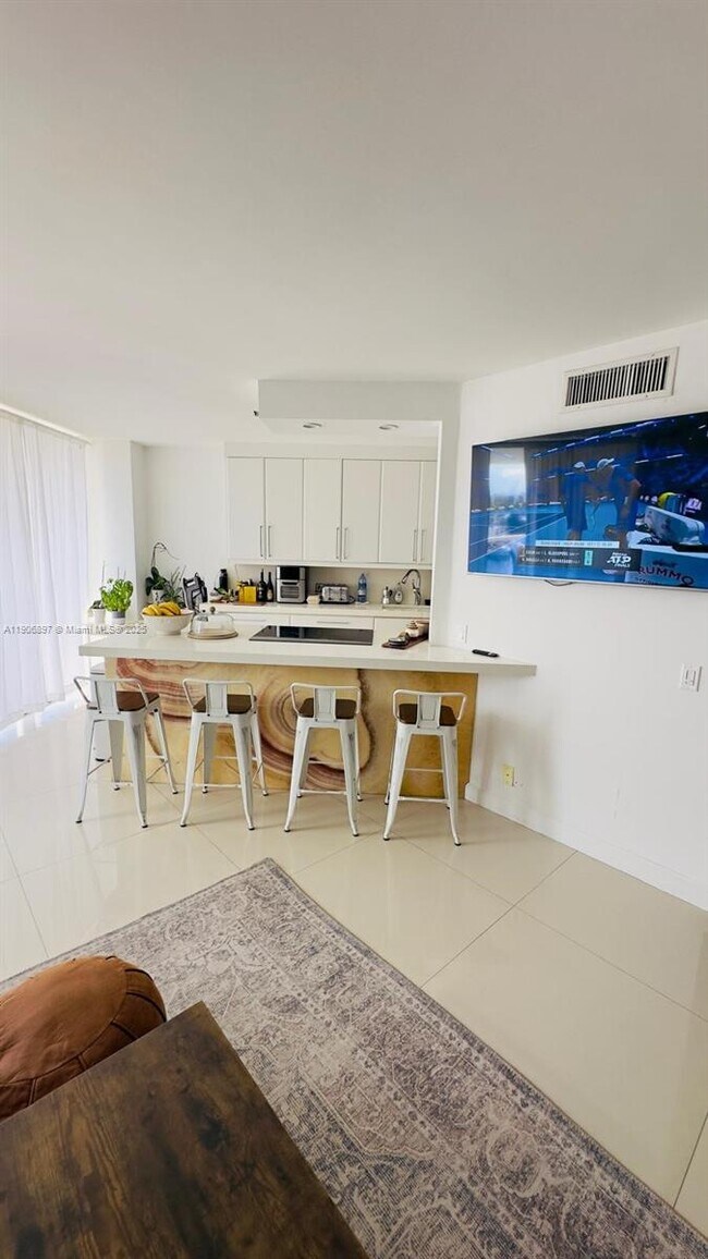 Building Photo - 3610 Yacht Club Dr