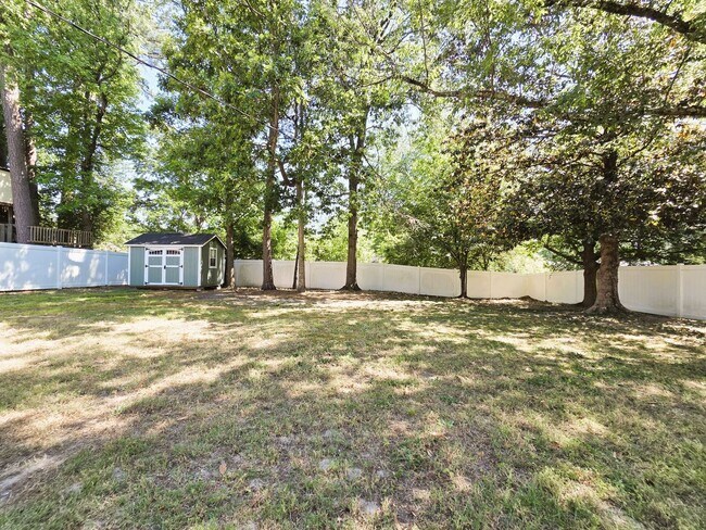 Building Photo - Traditional brick ranch in highly desirable West End of Henrico County
