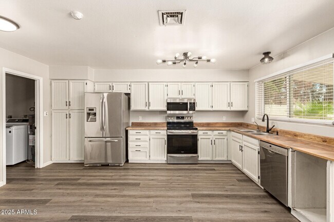 Building Photo - 3713 W Villa Rita Dr