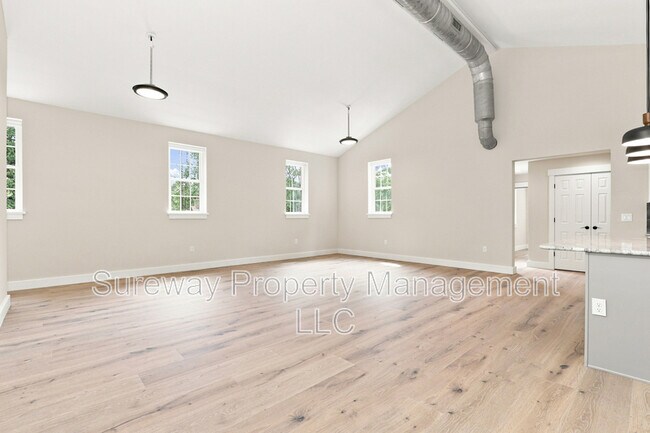 Building Photo - 5565 Pennell Rd
