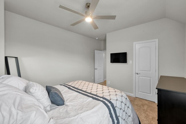 Building Photo - 241 Bright Blf Cir
