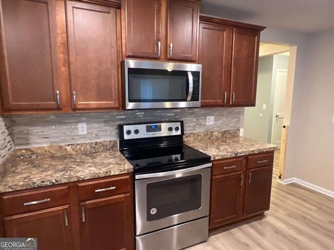 Building Photo - Act Fast on this Beautiful 4BR/2BA