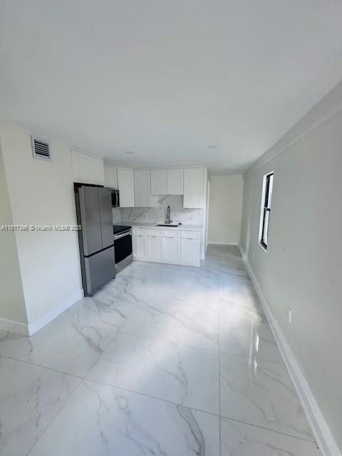 Building Photo - 905 SW 13th Ct