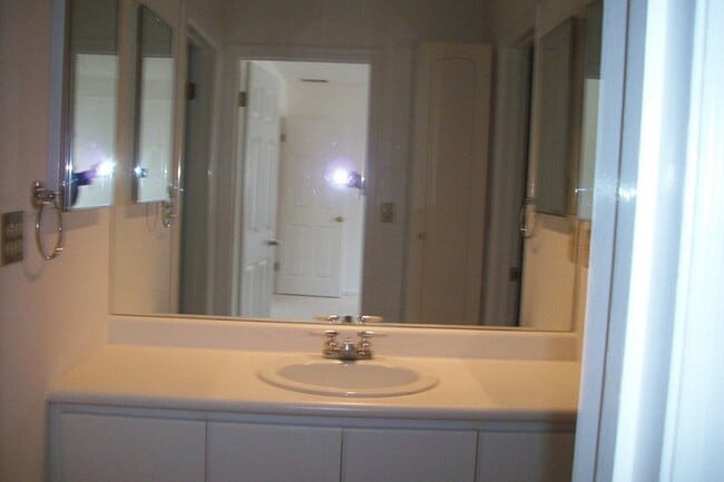 Building Photo - 517 Half Moon Bay Dr