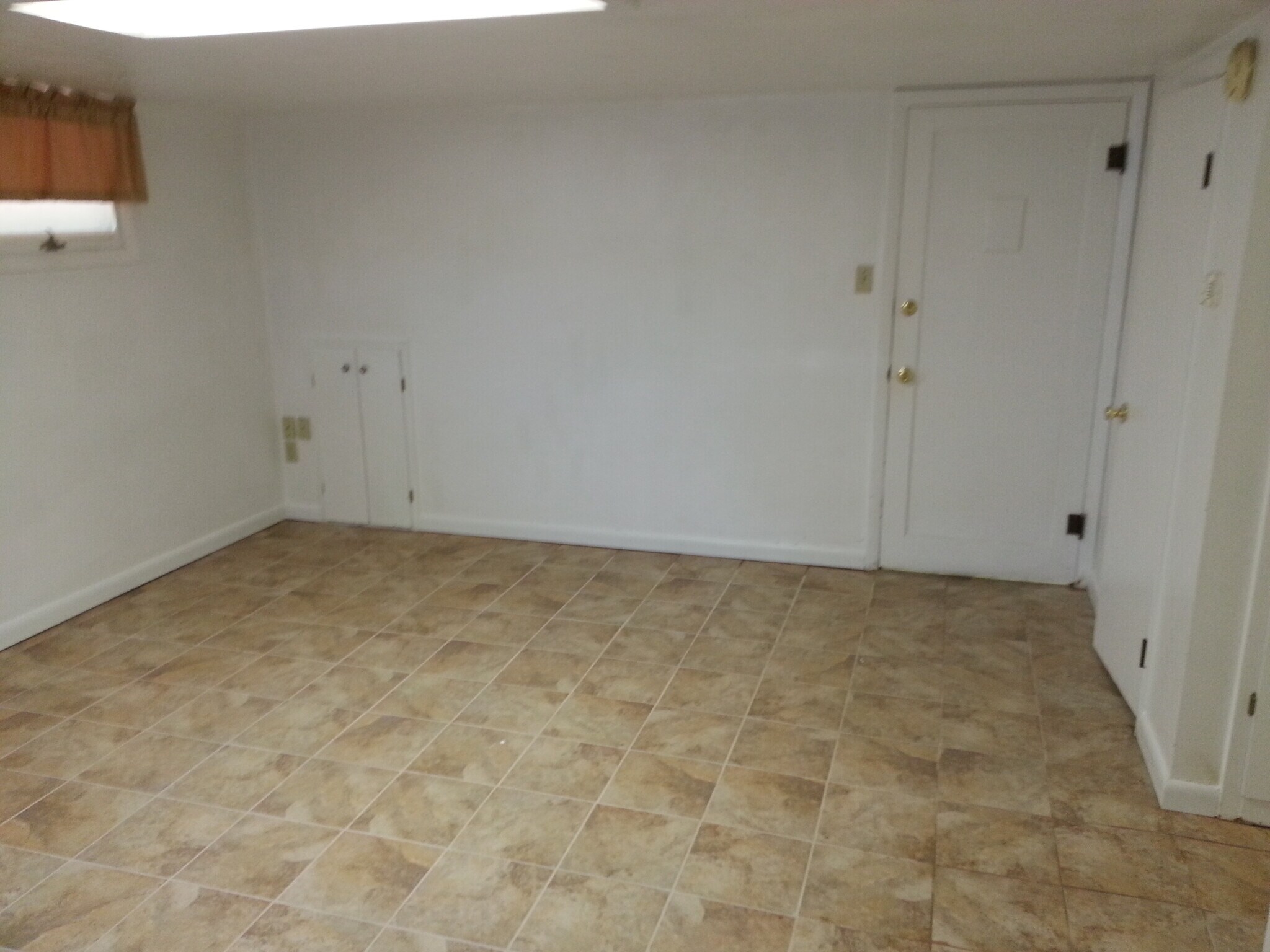 Building Photo - 3518 Cribbon Ave.