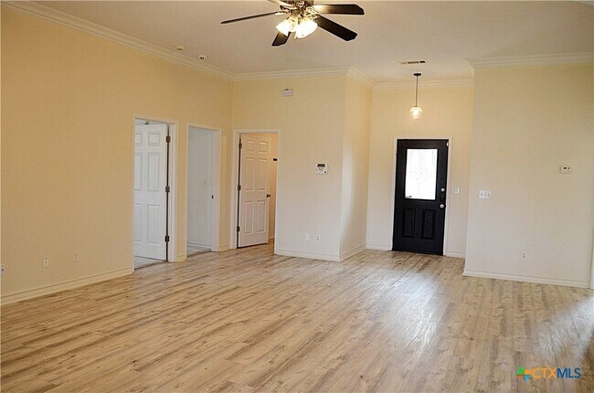 Building Photo - 2105 Merle Dr