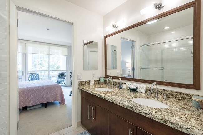 Building Photo - Luxury Condo at Park Terrace