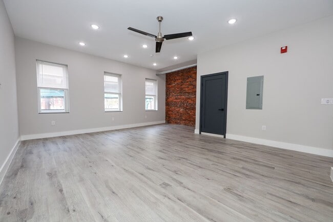 Building Photo - 3565 Kensington Ave