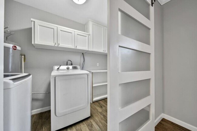 Building Photo - 5506 Braesvalley Dr