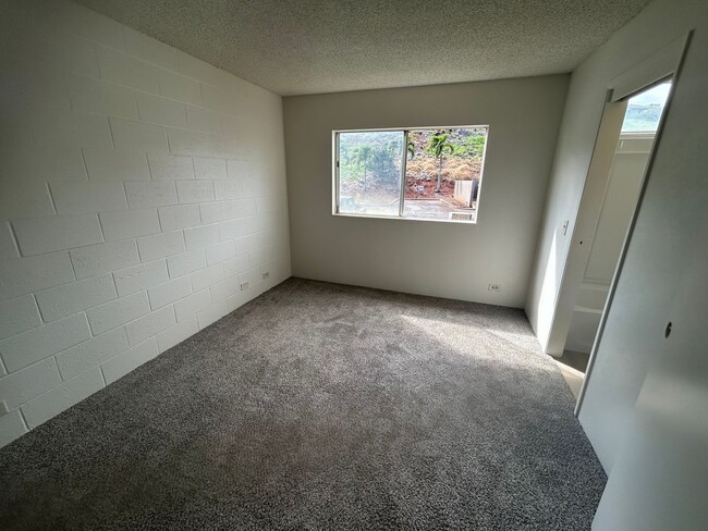 Building Photo - 3 Bedroom 2 Full Bath Townhouse in Upper M...