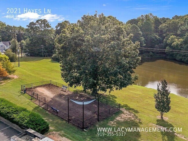 Building Photo - 2021 Hayes Ln