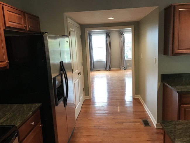 Building Photo - 541 Sweetbriar St