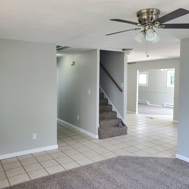 Primary Photo - 6 BDRM HOUSE FOR RENT