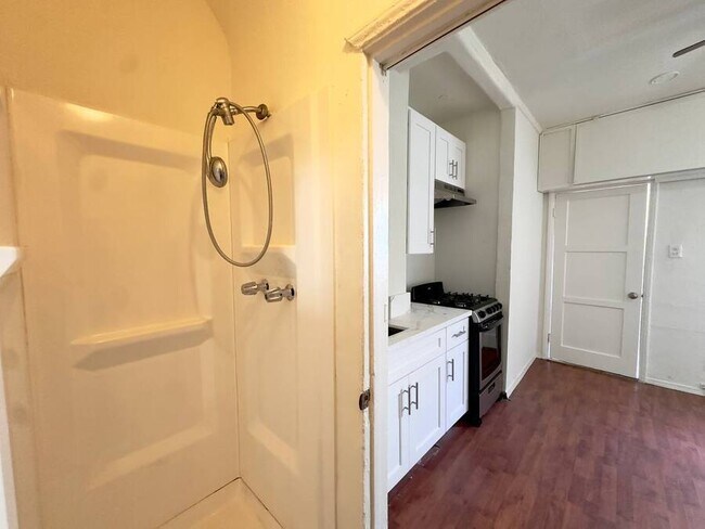 Building Photo - 5371 Louis Pl