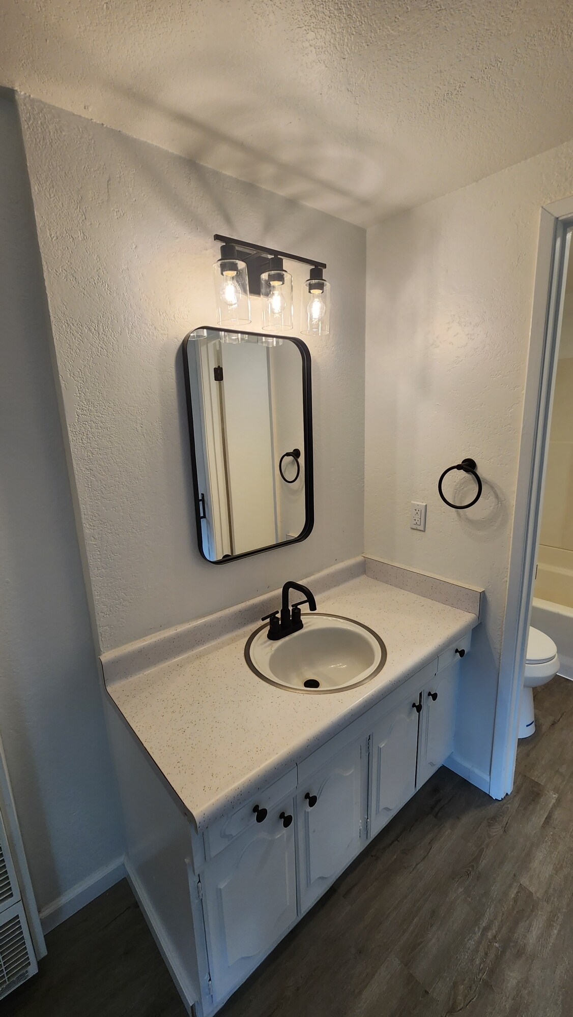 Sink - 579 James Ave