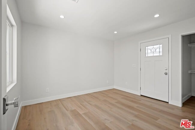 Building Photo - 1561 E Elizabeth St